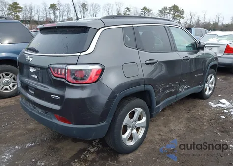 2018 Jeep Compass Latitude 4X4 z USA, uszkodzony, nr VIN 3C4NJDBB3JT185786